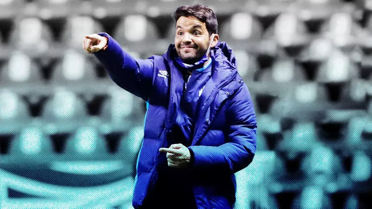 Club Puebla renovó contrato con Larcamón.