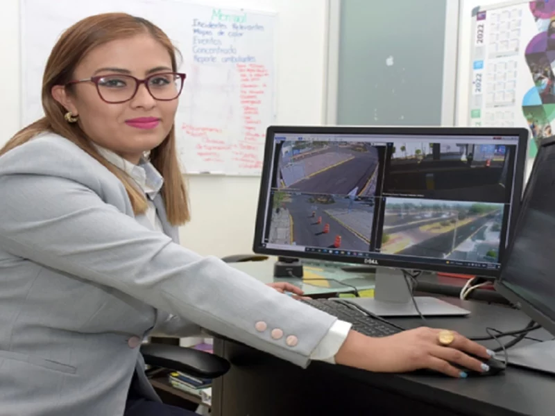 Esta es la historia de Abril Magdalena Juárez, jefa de la Central de Atención a Emergencias.