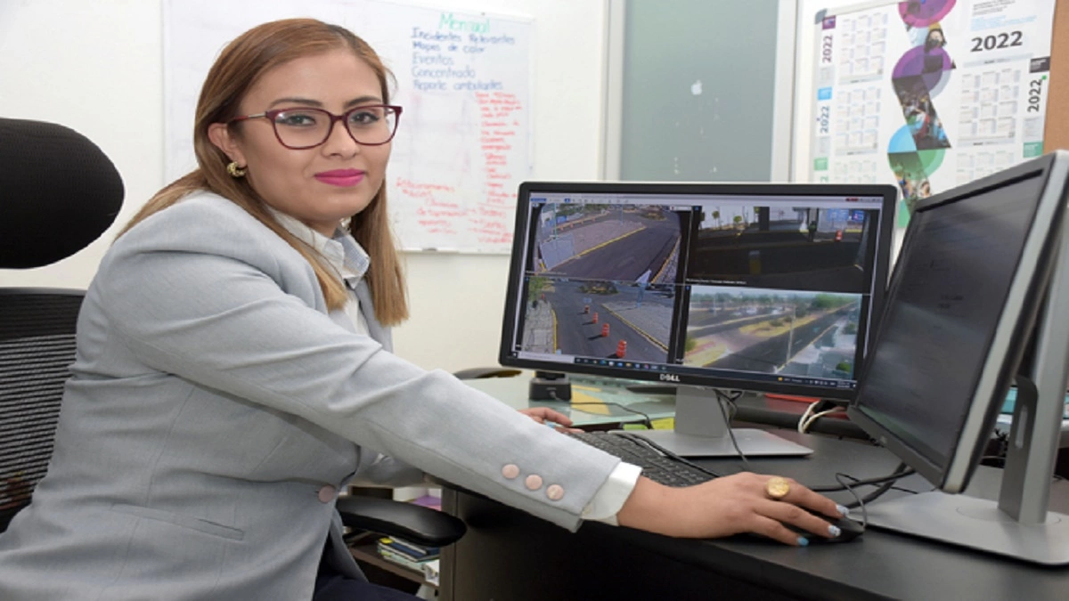 Esta es la historia de Abril Magdalena Juárez, jefa de la Central de Atención a Emergencias.