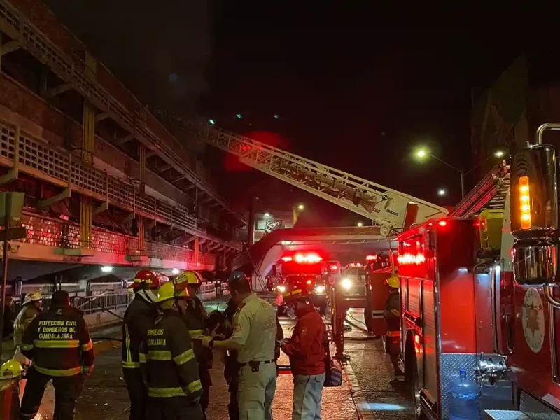 El incendio del mercado San Juan de Dios ocurrió la madrugada de este 31 de marzo.