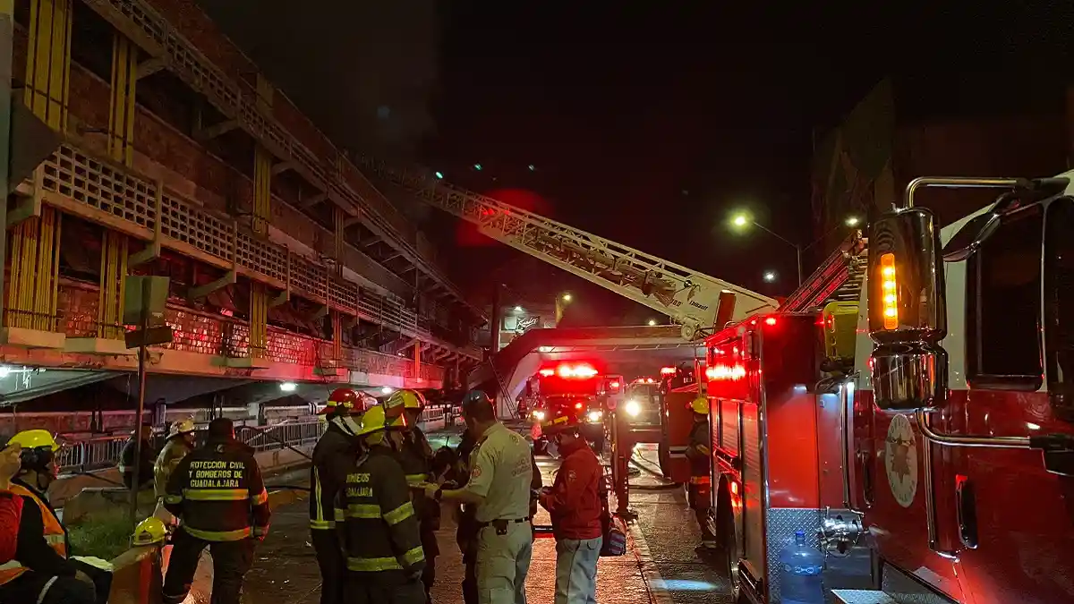 El incendio del mercado San Juan de Dios ocurrió la madrugada de este 31 de marzo.