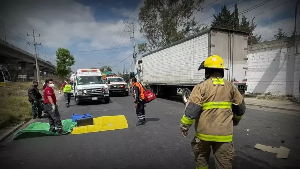 Choque múltiple deja 12 personas lesionadas.