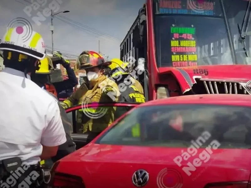 Ruta invade carril y mata a una pareja.