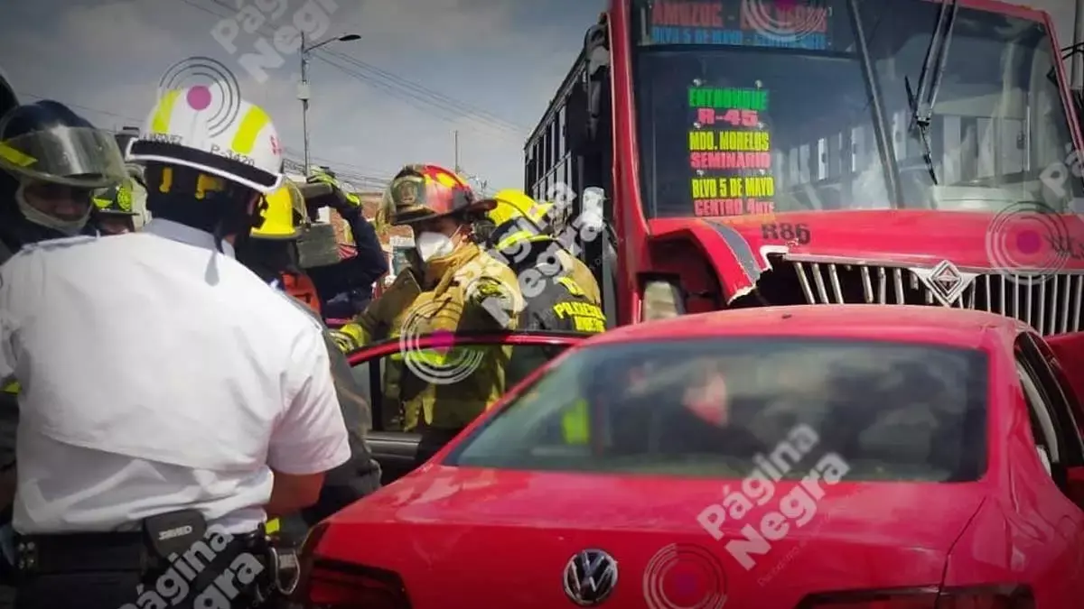 Ruta invade carril y mata a una pareja.