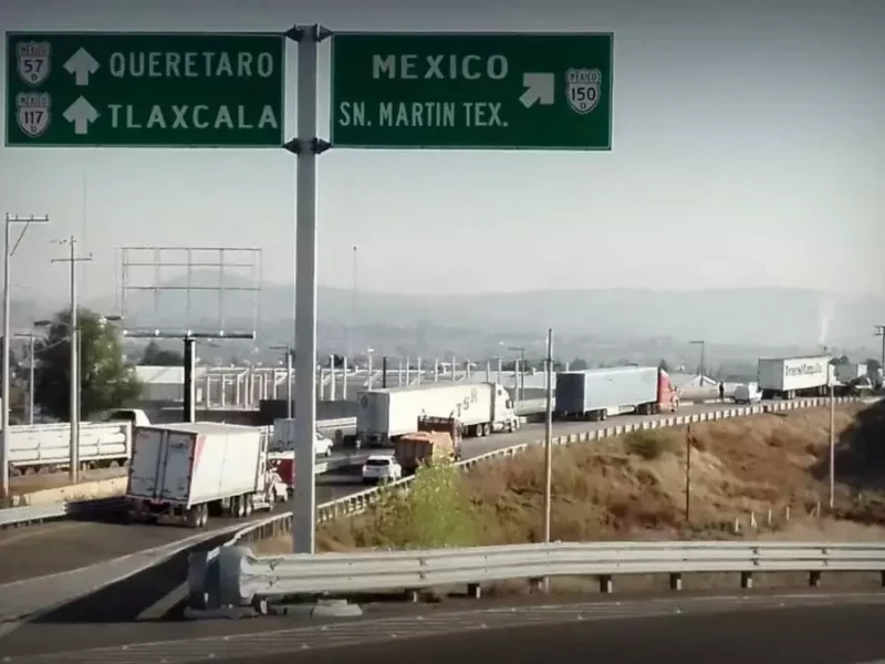 Dos choques bloquean la México-Puebla y el Arco Norte.