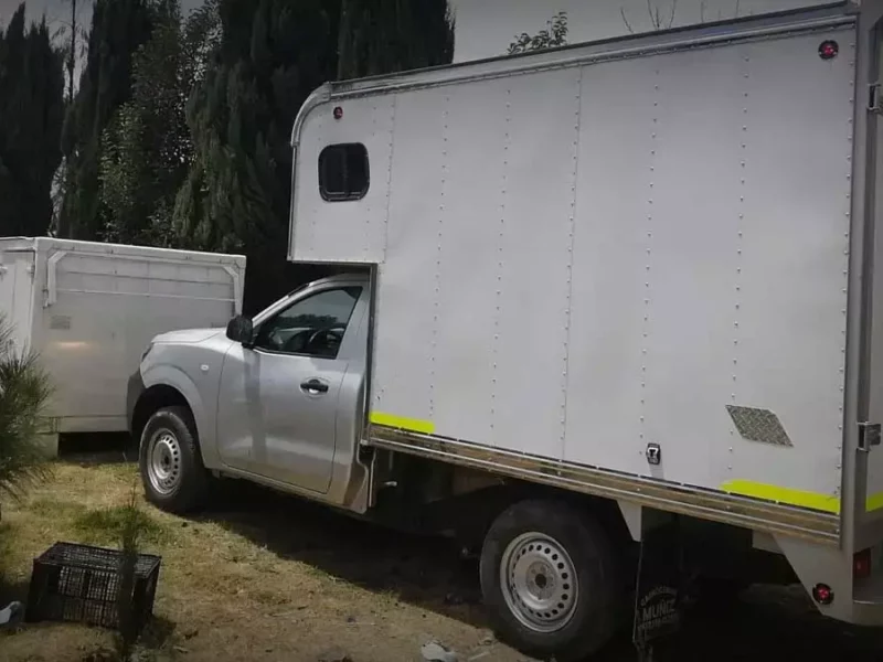 Municipales detienen a ladrones por robo de carga en Puebla.
