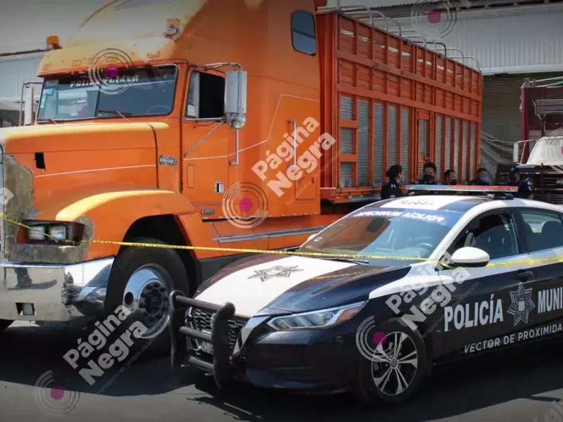 Un hombre se quedó dormido debajo de un camión y lo atropellaron.
