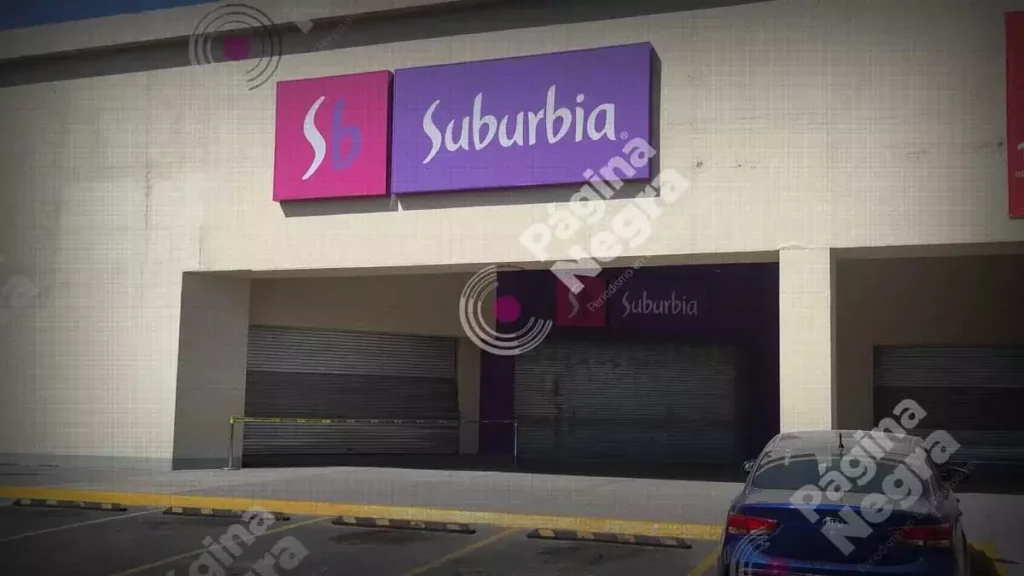 Dan cristalazo y roban tienda Suburbia en Puebla.