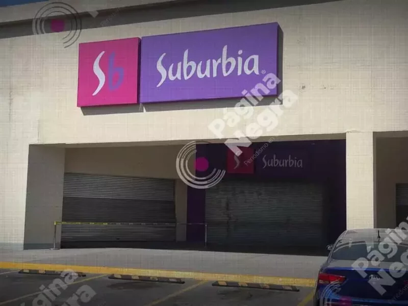Dan cristalazo y roban tienda Suburbia en Puebla.