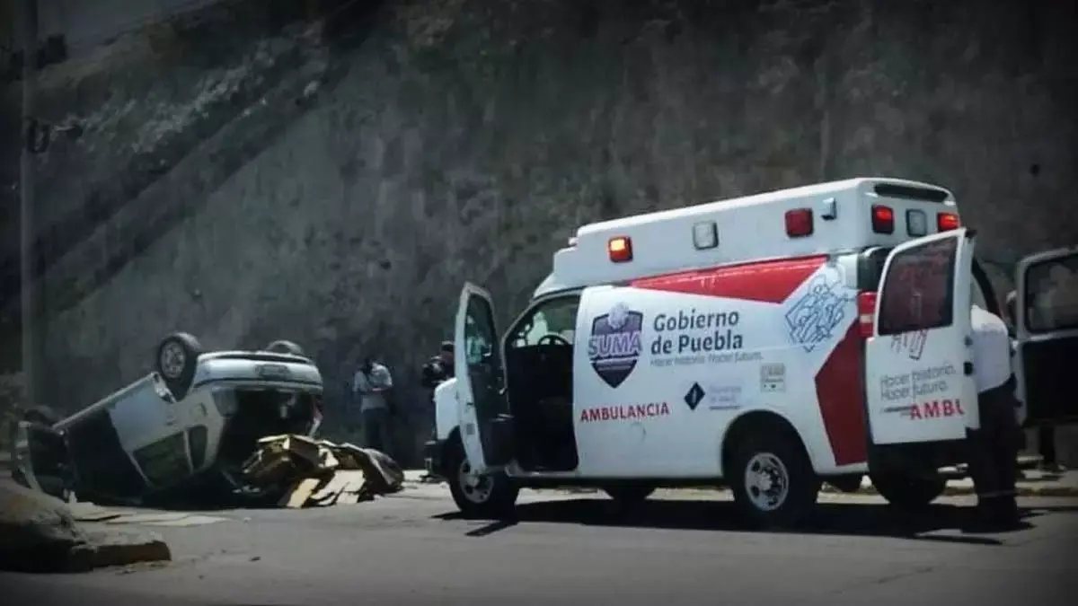 Choque dejó a un automovilista lesionado en el Periférico.