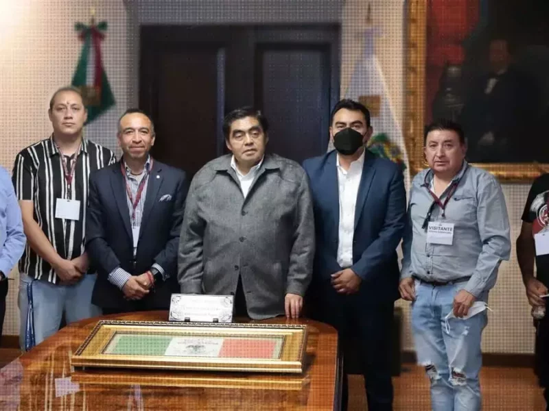 Barbosa se reúne con directivos y barras del Club Puebla