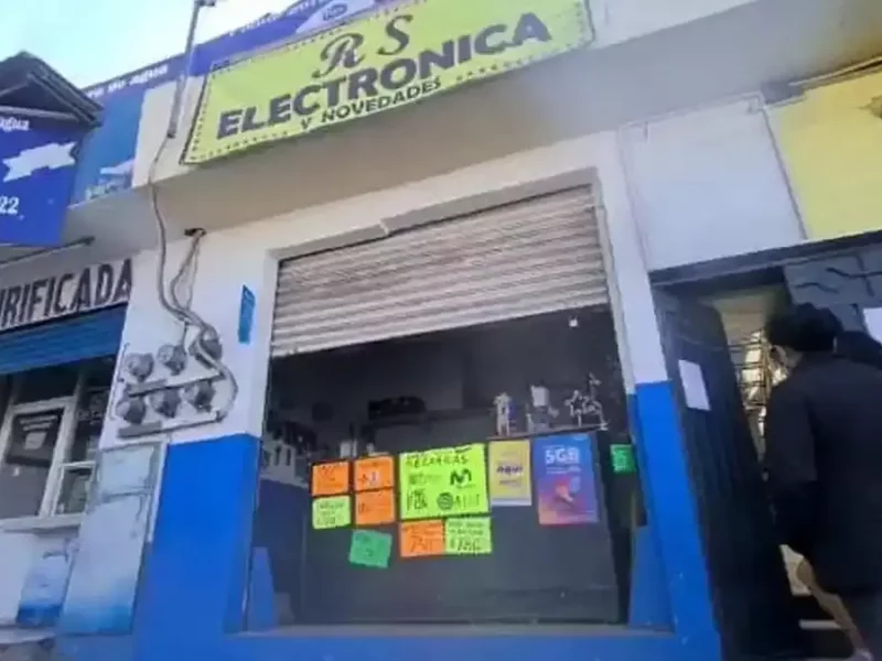Robo en un local de electrónica.
