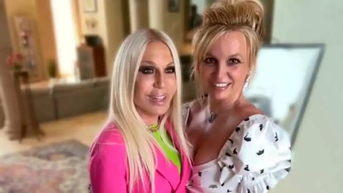 Britney Spears y Donatella Versace se vuelven a reunir