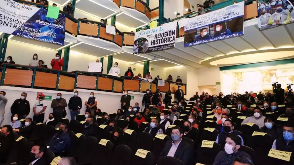 Sindicalizados agradecen aumento a Lalo Rivera.