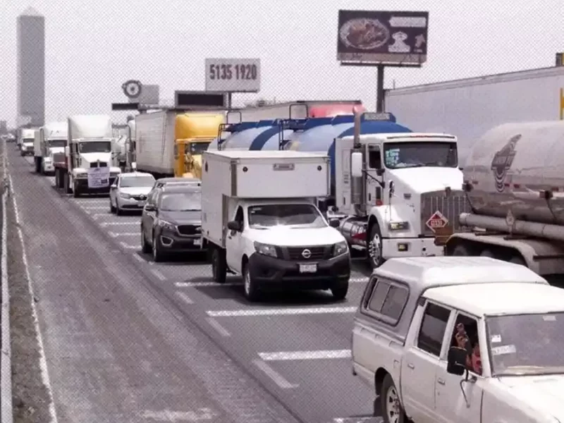 Bloqueo de transportistas en Puebla.
