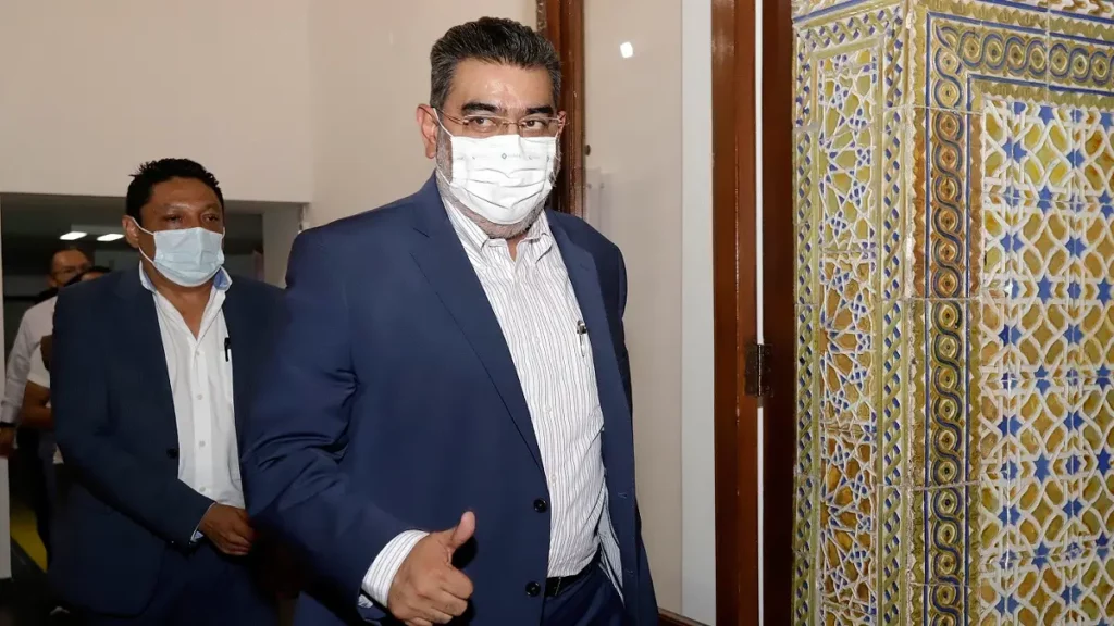 Pide a Rivera reconsiderar el tiempo de concesión de los paraderos