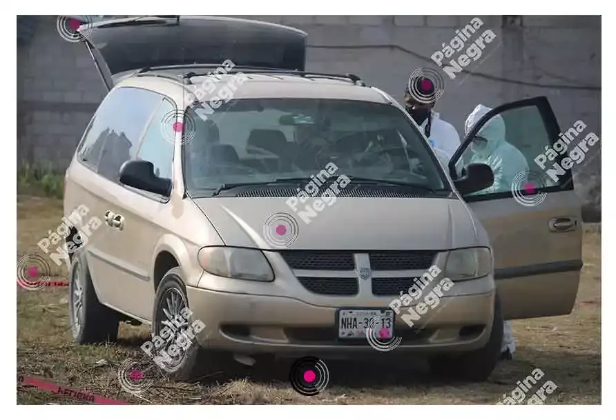 Autoridades encuentran camioneta robada.