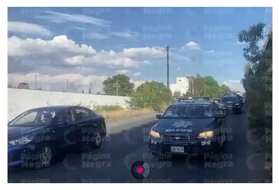 El hombre de 40 año de edad fue impactado por un vehículo cuando intentó cruzar la autopista México-Puebla.