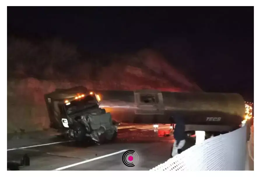 El primer choque ocurrió en el kilómetro 219 del arco norte.