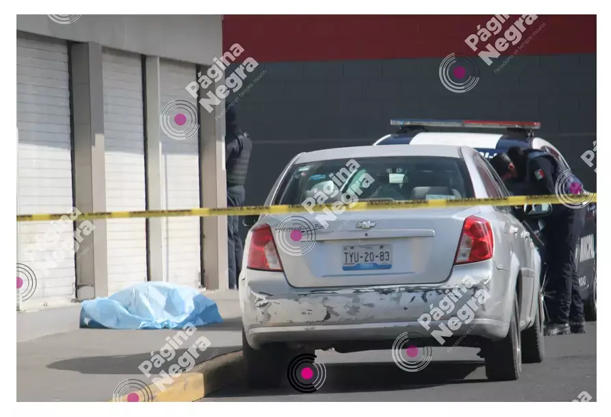 El número de emergencia recibió el reporte de un hombre tirado en la Plaza del Parque.