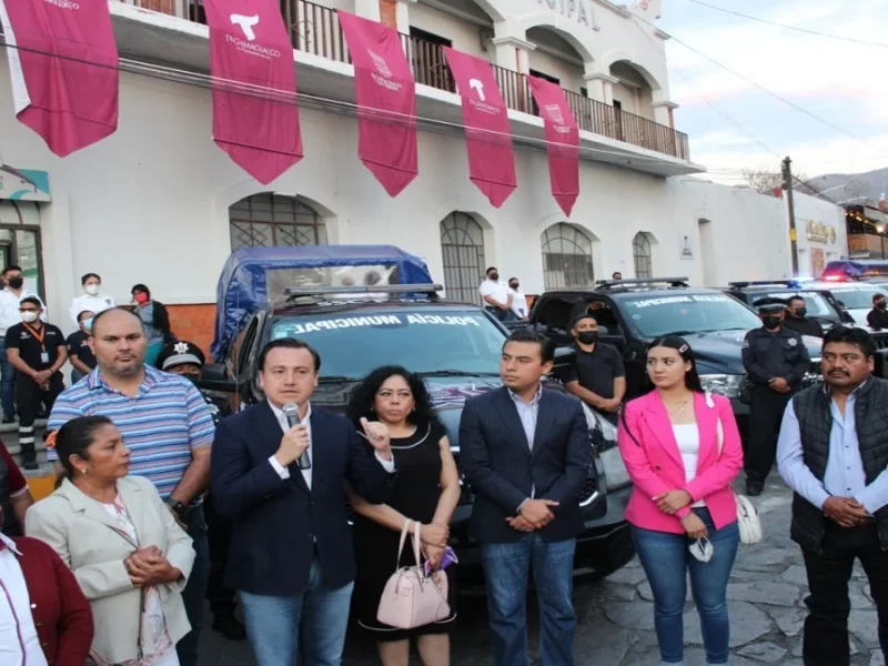 Entregan patrullas para mejorar la seguridad en Tecamachalco.