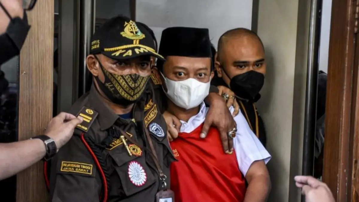 Herry Wirawan, sentenciado a cadena perpetua.