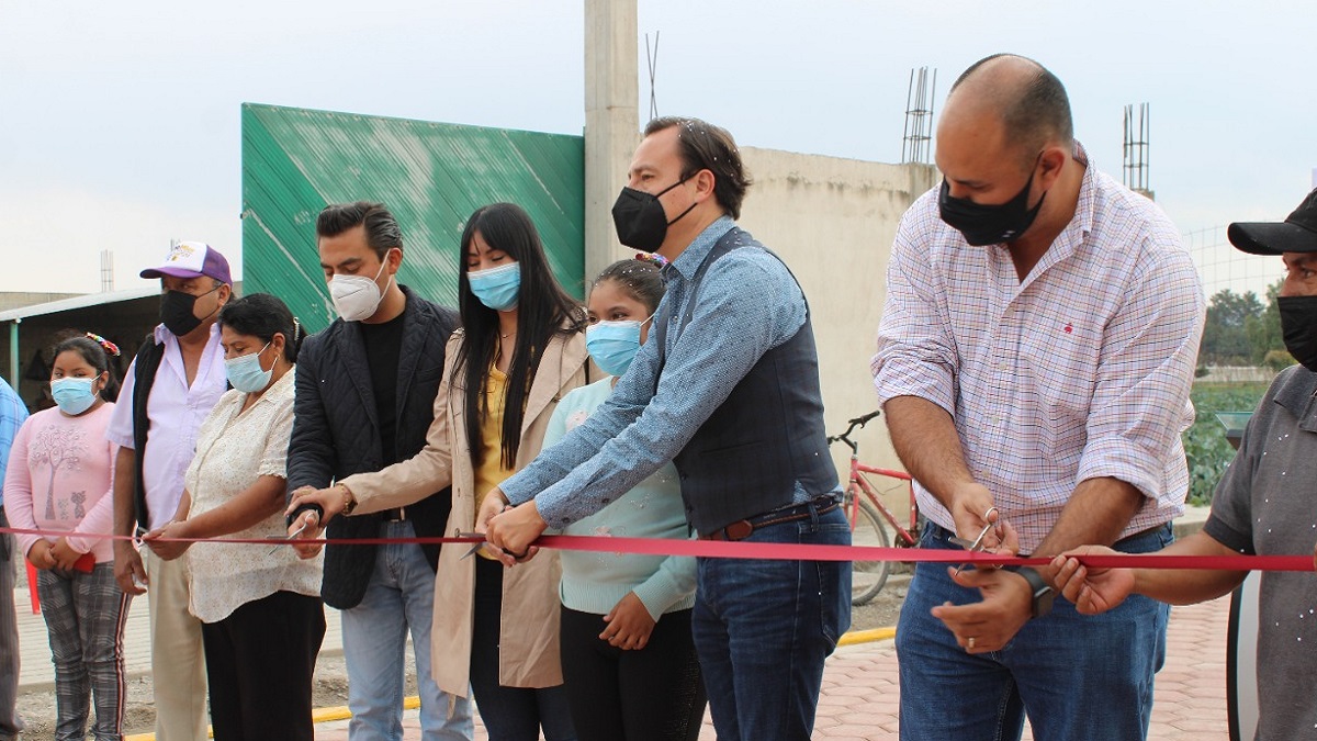 Mier Bañuelos, presidente de Tecamachalco, hace entrega de obras