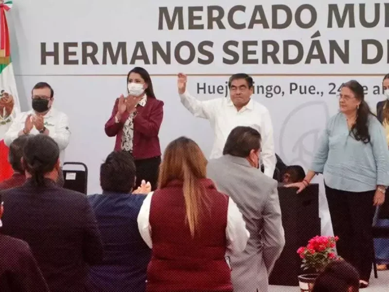 Angélica Alvarado inaugura mercado en compañía de Miguel Barbosa.