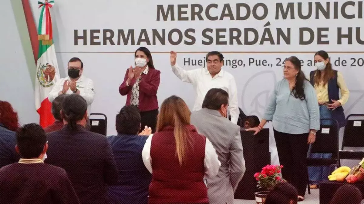 Angélica Alvarado inaugura mercado en compañía de Miguel Barbosa.