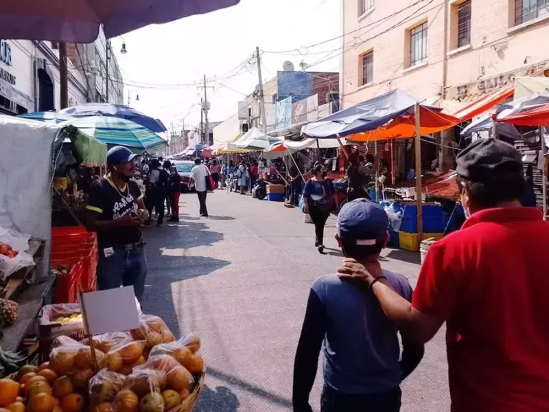 Ambulantes secuestran otra vez las calles del Centro