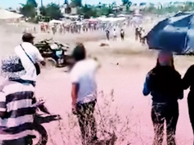 Atropellan a dos personas en la carreras de carcachas