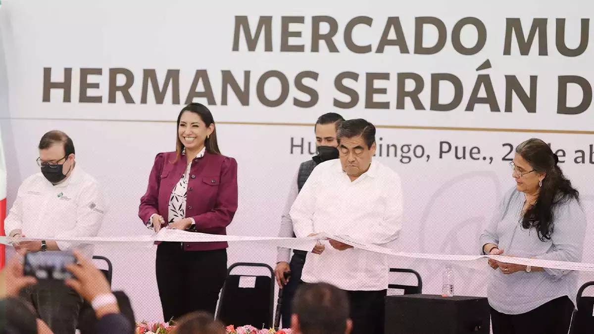 Barbosa inaugura mercado en San Salvador El Seco