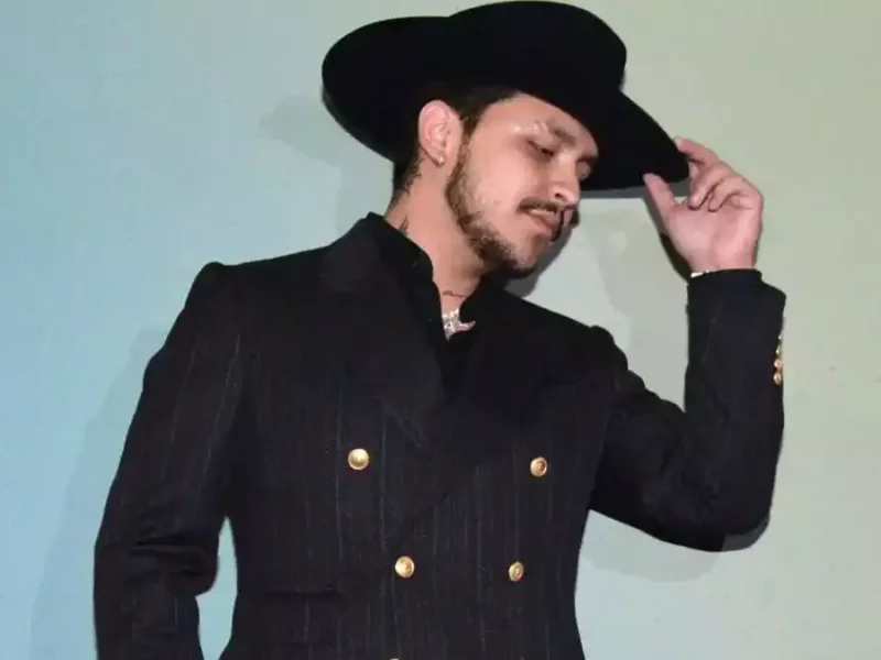 Christian Nodal, cantante y compositor mexicano.