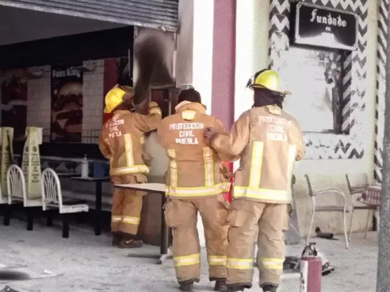 Se incendia Burger King del Zócalo de Puebla.