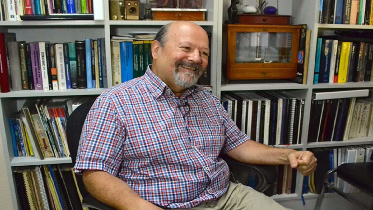 Enrique Soto Eguibar es premiado por el Conacyt.