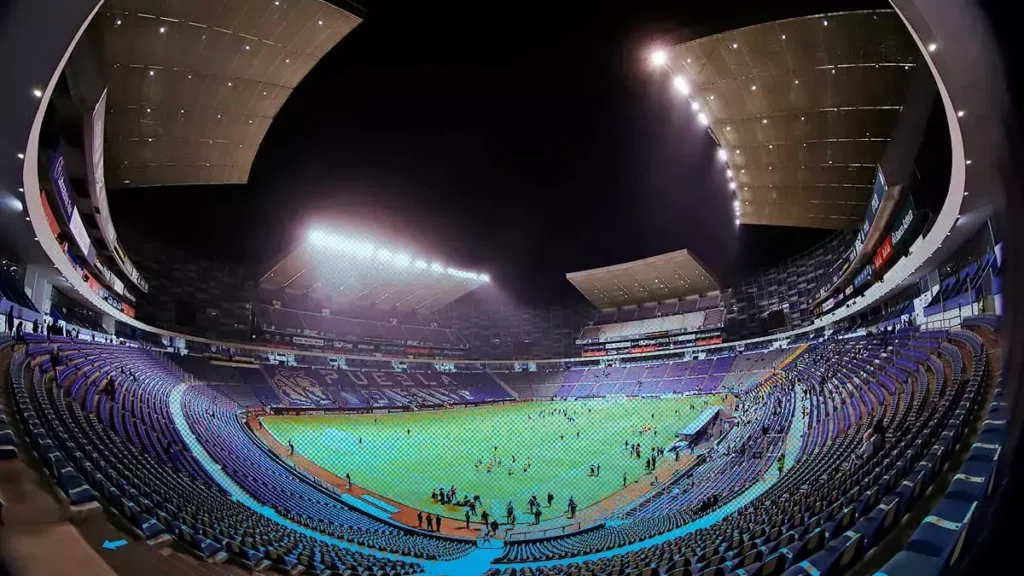 Estadio Cuauhtémoc podría ser sede mundialista 2026.