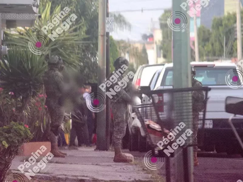 Autoridades federales realizaron diligencias en Villa Encantada.