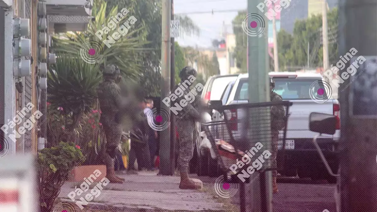 Autoridades federales realizaron diligencias en Villa Encantada.