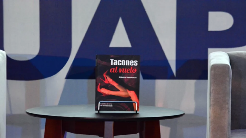 Mónica Soto habla de su más reciente libro Tacones al vuelo.