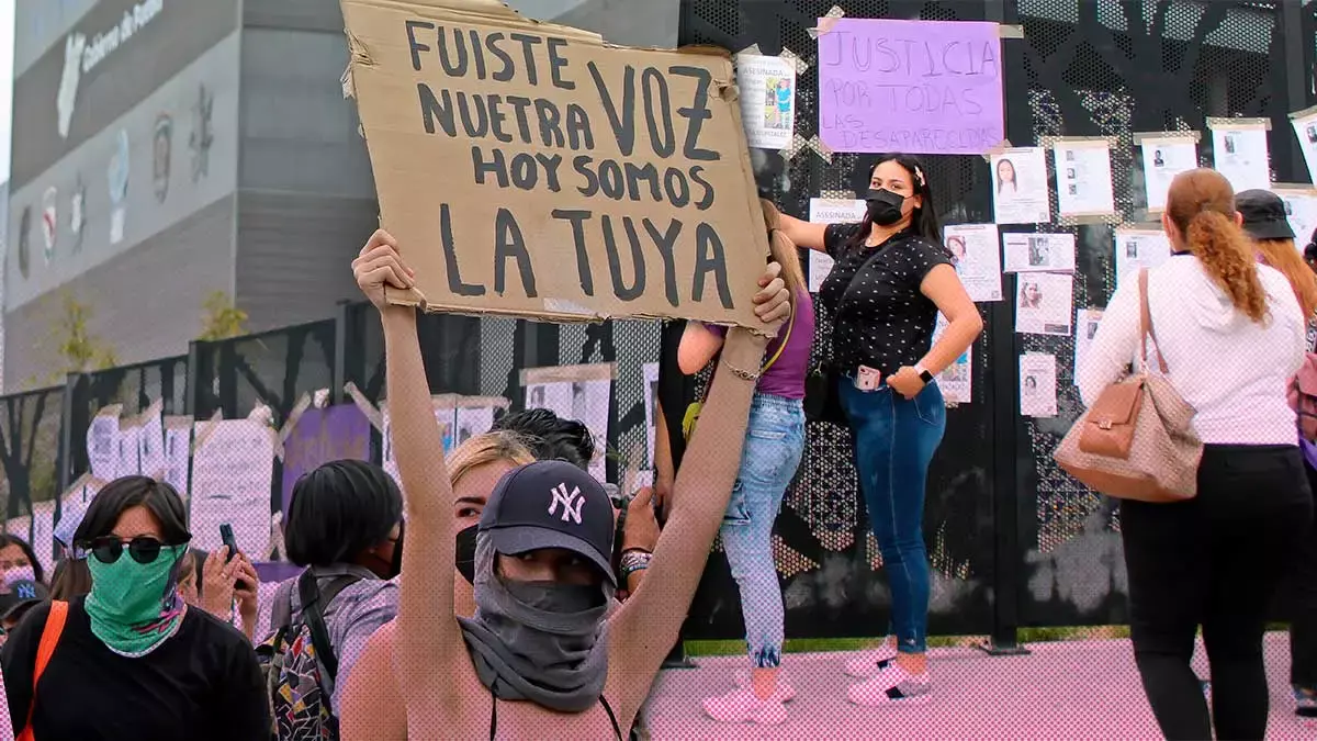 Feministas en Puebla exigen justicia por Debanhi Escobar en el C5.