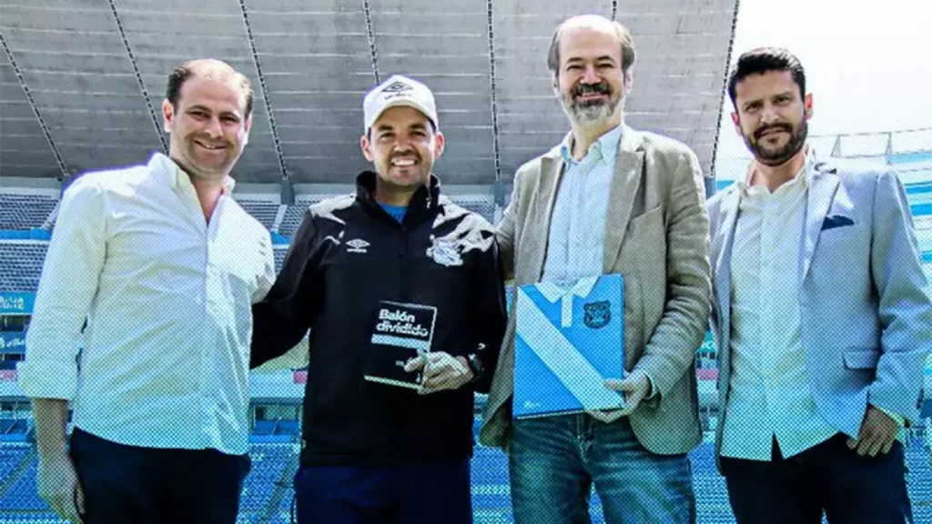 Juan Villoro es Larcamónlover.