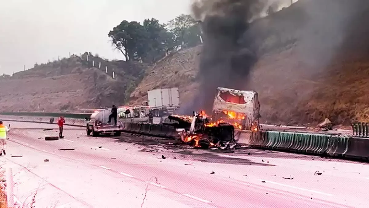 Cierran la México-Puebla por un choque.
