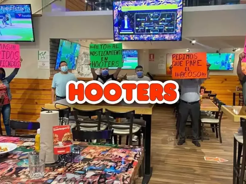 Trabajadores del restaurante Hooters Angelópolis se manifestaron