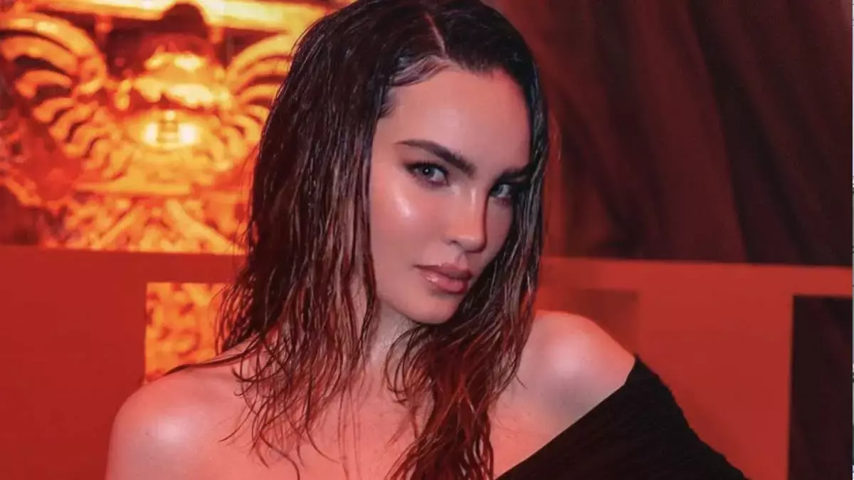 Belinda regresa a México.