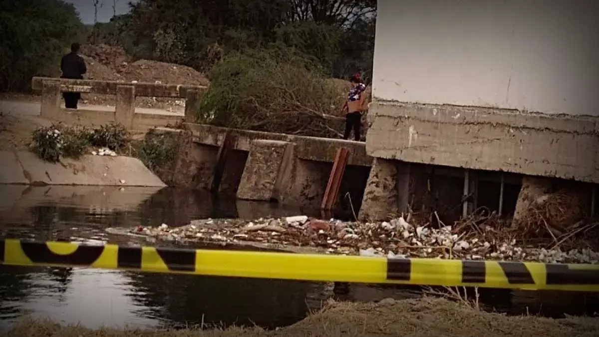 Encuentran otro cadáver flotando en el dren en Yehualtepec.