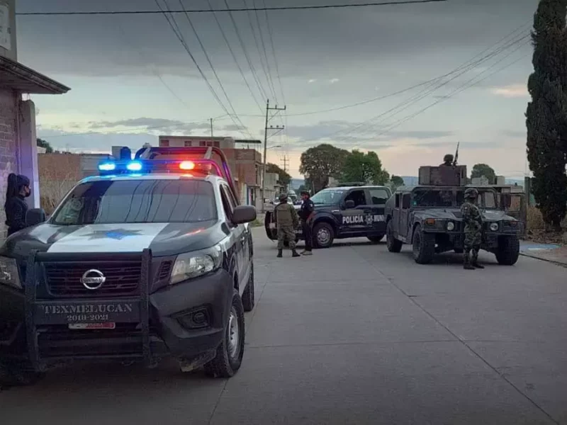 Fiscalía catea predio en Texmelucan y encuentran 15 pipas de huachicol.