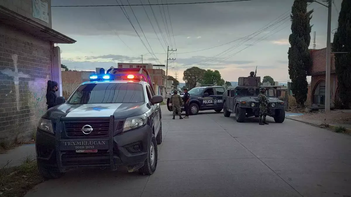 Fiscalía catea predio en Texmelucan y encuentran 15 pipas de huachicol.