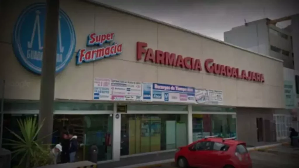 Hombre muere de un infarto en una Farmacia Guadalajara.