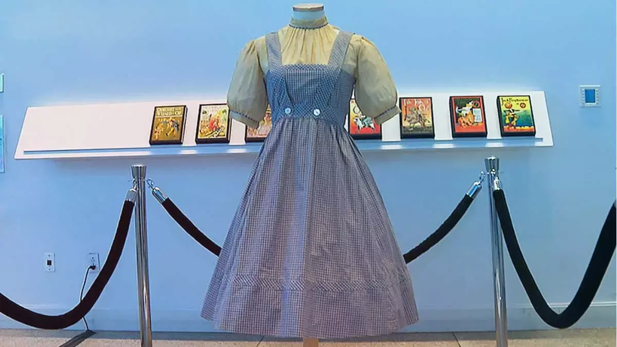 Subastarán vestido de Dorothy del Mago de Oz