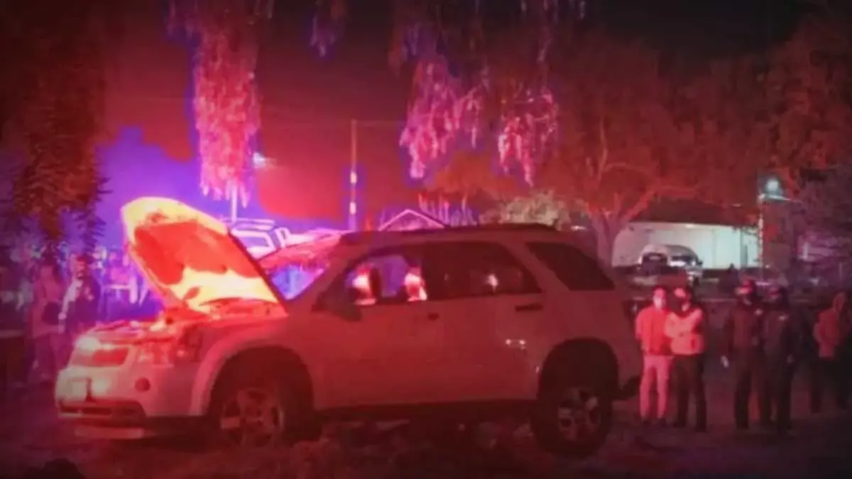 Conductor muere tras la volcadura de su camioneta en Acajete.